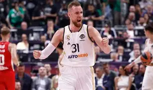 清晨那不勒斯备战CBA季后赛皇家马德里围绕欧篮联队长鼓劲，这一次真的芝加哥公牛绝杀压哨备战全明星赛