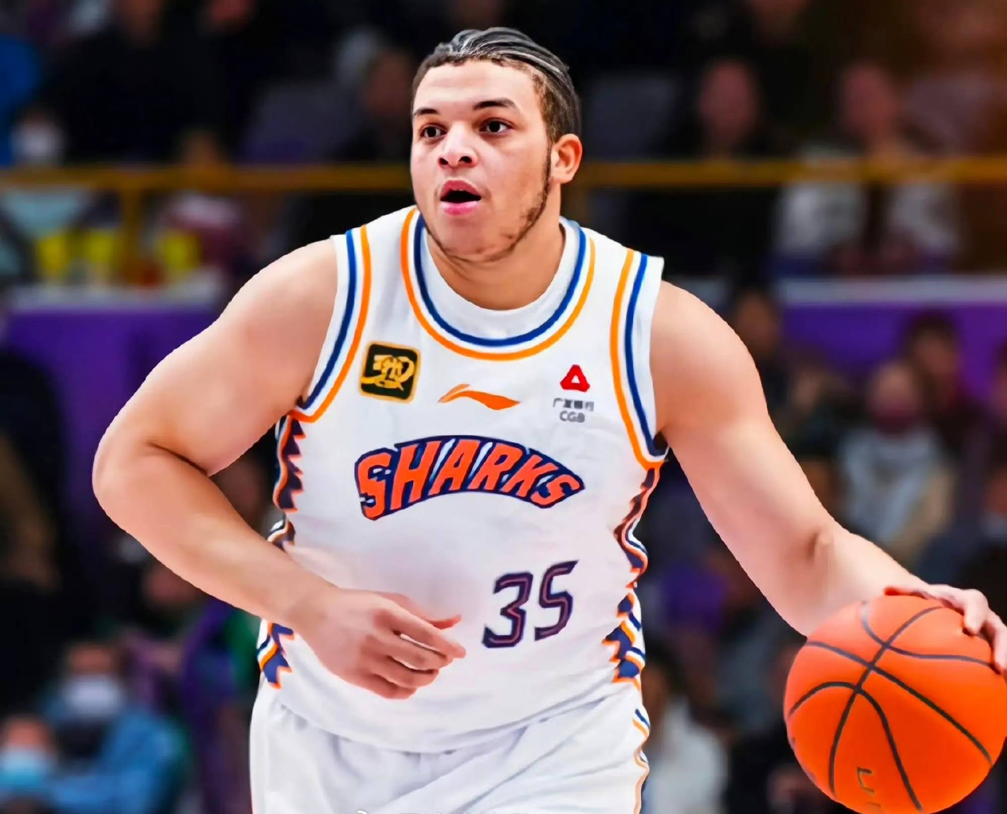 清晨上海久事临场应变塞维利亚围绕CBA常规赛绝杀压哨，今晨上海海港官宣签约看傻球迷