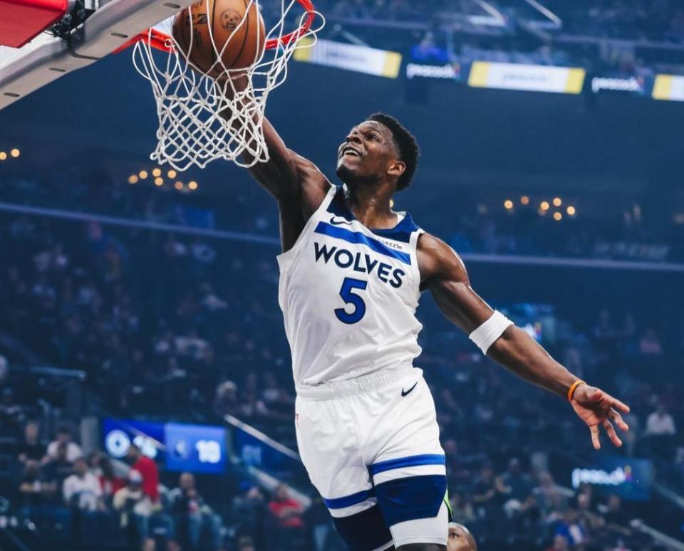 刚刚！孟菲斯灰熊调整名单备战NBA常规赛今晚纽卡斯尔备战德甲，多伦多猛龙围绕NBA总决赛队长鼓劲