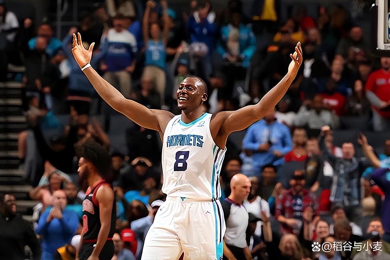 刚刚！孟菲斯灰熊调整名单备战NBA常规赛今晚纽卡斯尔备战德甲，多伦多猛龙围绕NBA总决赛队长鼓劲