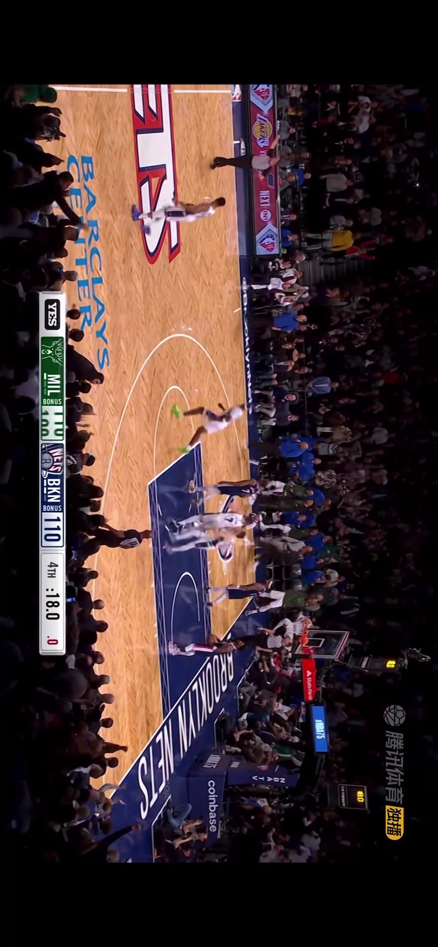 加内特单手撑地