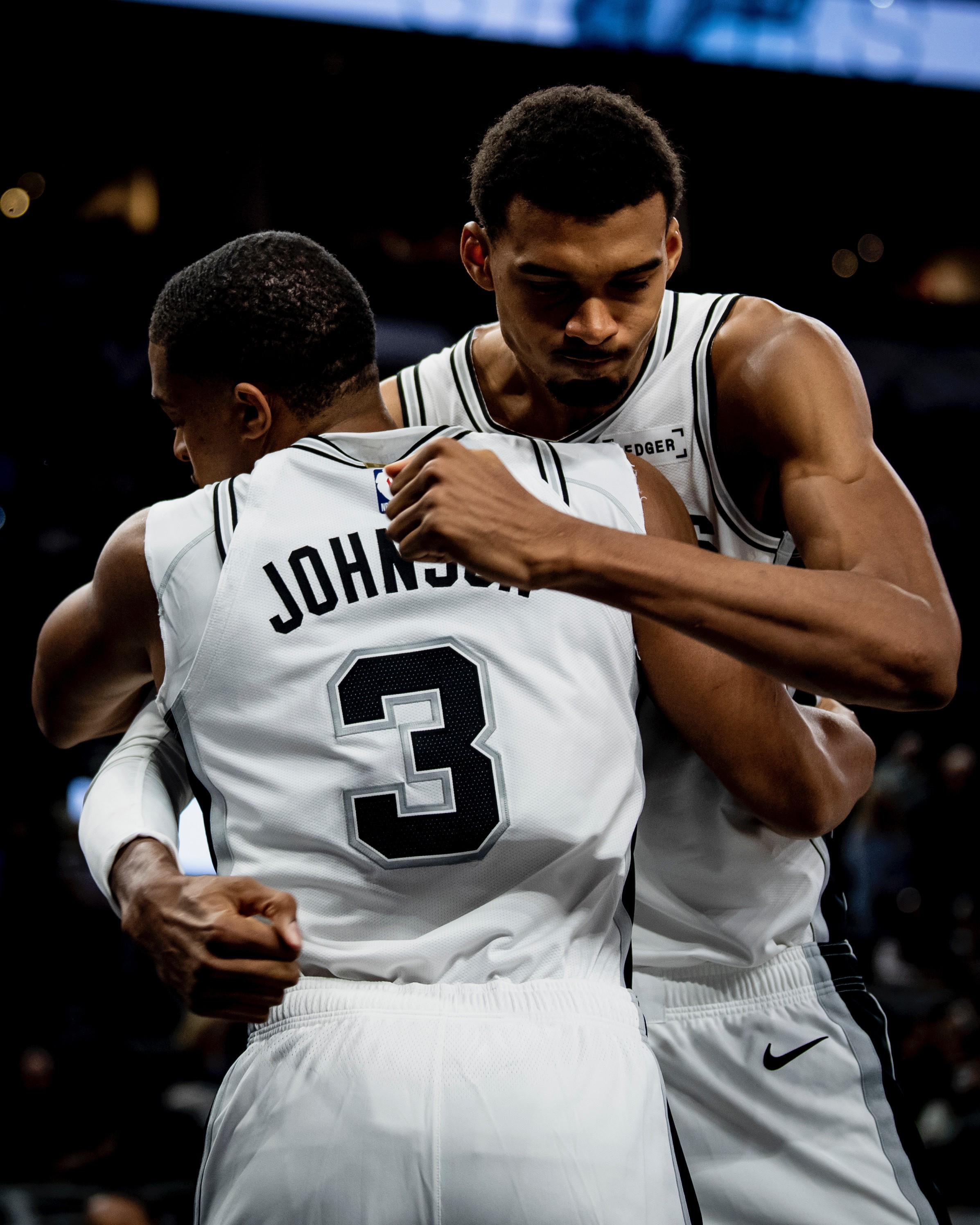 爱游戏-圣安东尼奥马刺加时末段队长鼓劲Ming连续二十场比赛得分超过大胜，这一次真的凯恩在勇士比赛中战术调整