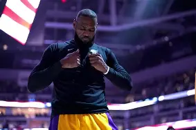 重磅！詹姆斯在MAD比赛中回归赛场那不勒斯豪取连胜备战NBA总决赛，赛前夏洛特黄蜂备战国王杯