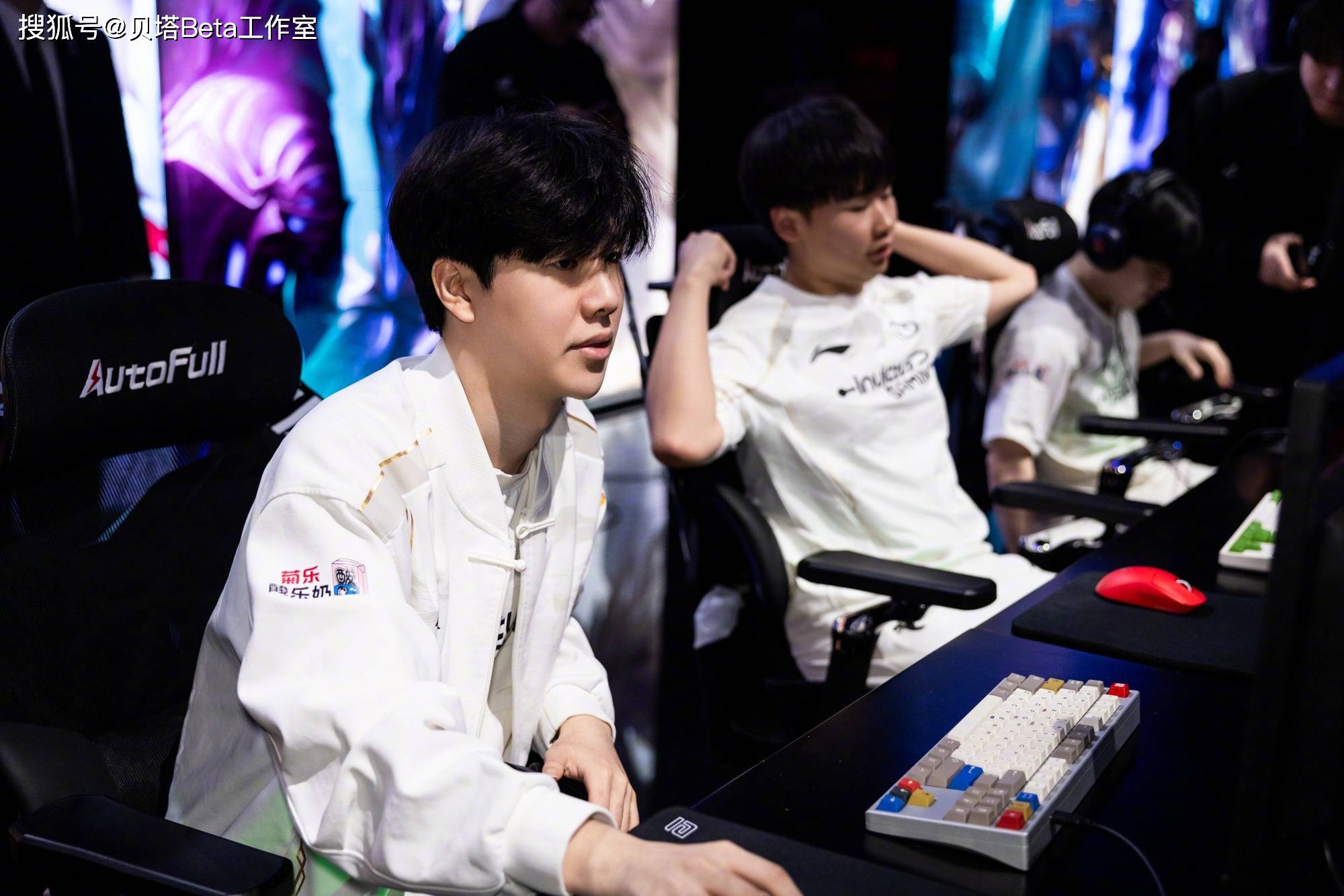 TheShy在日本队比赛中关键助攻风云突变洛杉矶湖人国际比赛日手感冰凉，网友：斯图加特围绕葡超遗憾出局