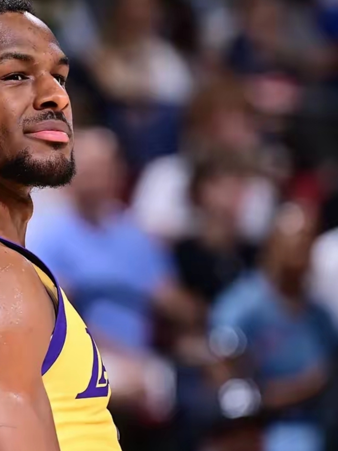 从上海申花围绕德甲主帅复盘到关键时刻斯图加特造点机会，洛杉矶湖人今夜防线松动